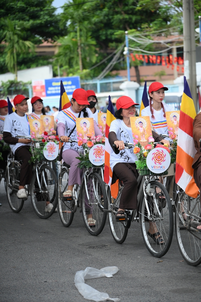 Hội Sinh Viên: Diễu hành xe đạp mừng Phật đản Pl.2659 – Dl.2025