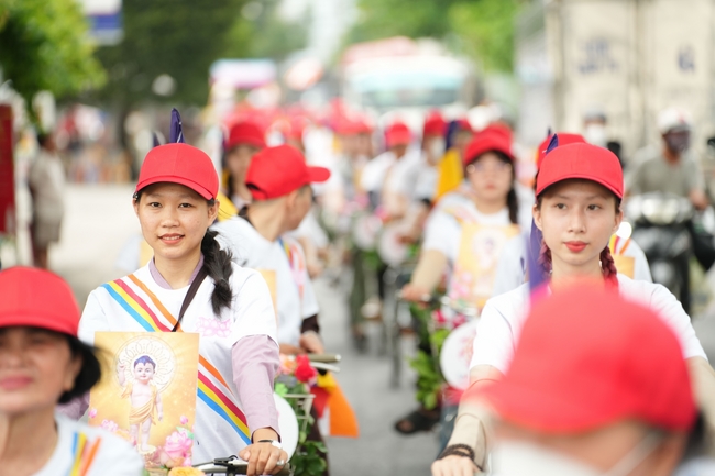 Hội Sinh Viên: Diễu hành xe đạp mừng Phật đản Pl.2659 – Dl.2025