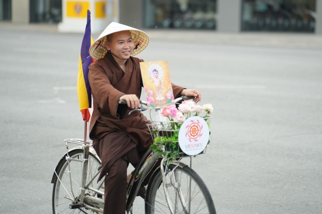 Hội Sinh Viên: Diễu hành xe đạp mừng Phật đản Pl.2659 – Dl.2025