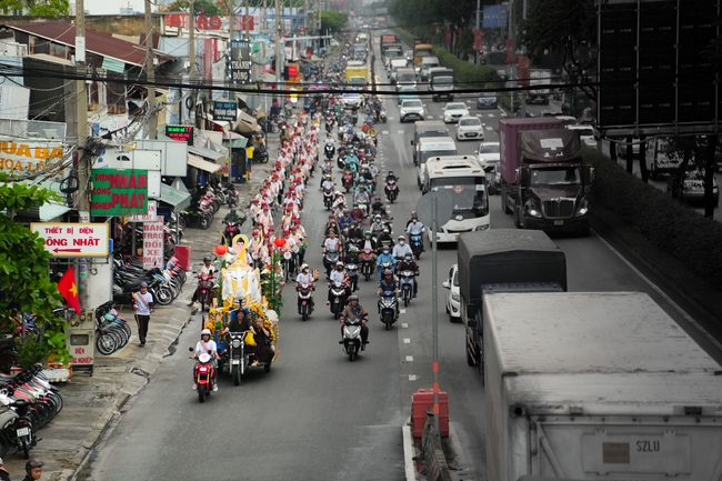 Hội Sinh Viên: Diễu hành xe đạp mừng Phật đản Pl.2659 – Dl.2025
