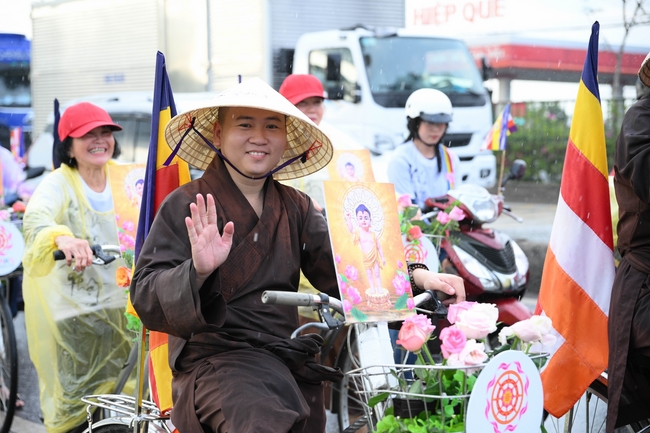 Hội Sinh Viên: Diễu hành xe đạp mừng Phật đản Pl.2659 – Dl.2025