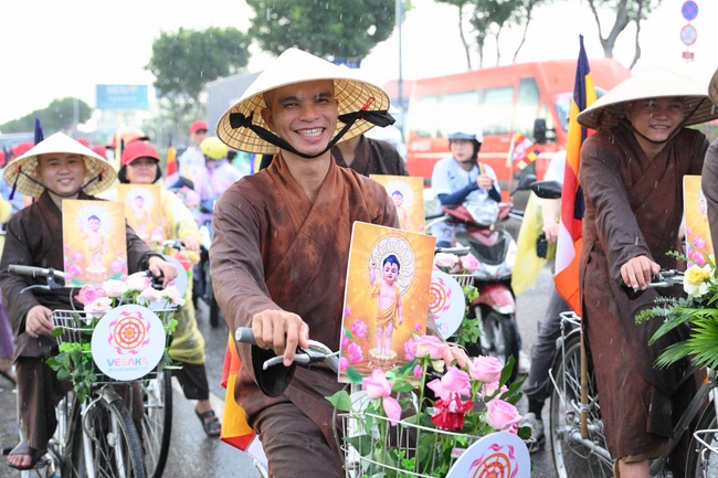 Hội Sinh Viên: Diễu hành xe đạp mừng Phật đản Pl.2659 – Dl.2025