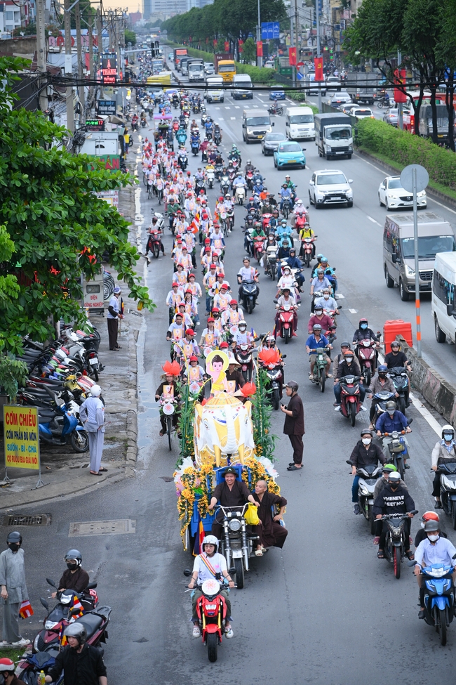Hội Sinh Viên: Diễu hành xe đạp mừng Phật đản Pl.2659 – Dl.2025