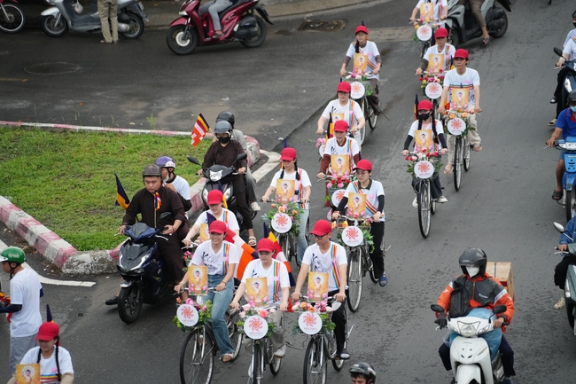 Hội Sinh Viên: Diễu hành xe đạp mừng Phật đản Pl.2659 – Dl.2025