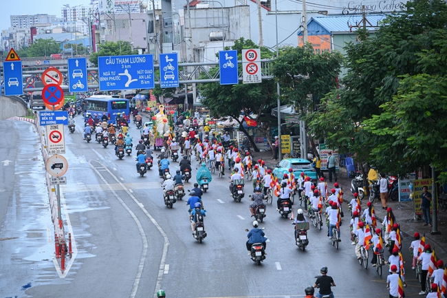 Hội Sinh Viên: Diễu hành xe đạp mừng Phật đản Pl.2659 – Dl.2025