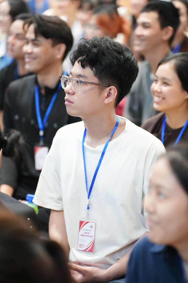 Khoá tu “Sinh viên hướng về Phật pháp” – Pháp thoại “Yêu đời đi nhé” – Đại đức Giác Minh Luật