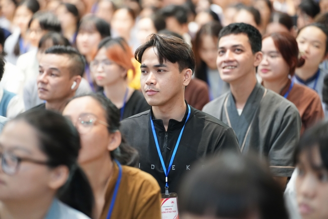 Khoá tu “Sinh viên hướng về Phật pháp” – Pháp thoại “Yêu đời đi nhé” – Đại đức Giác Minh Luật