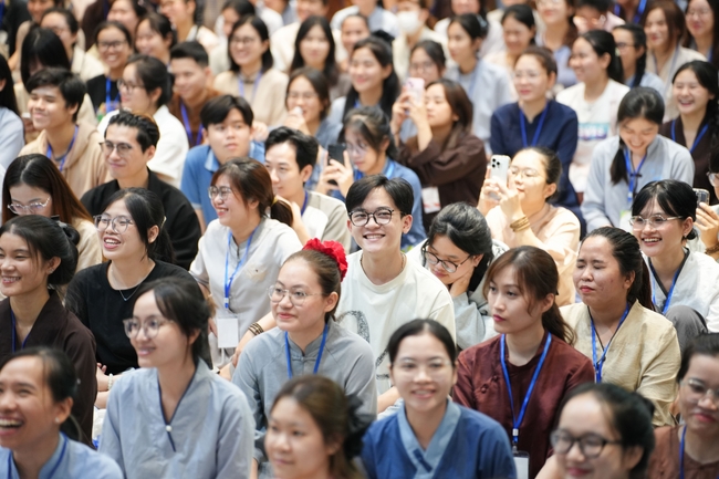 Khoá tu “Sinh viên hướng về Phật pháp” – Pháp thoại “Yêu đời đi nhé” – Đại đức Giác Minh Luật