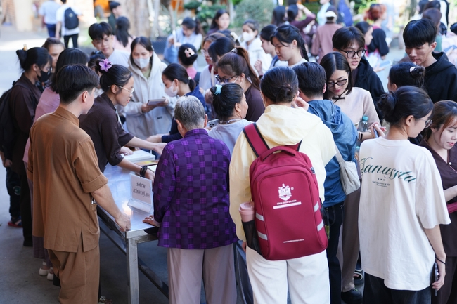 Khoá tu “Sinh viên hướng về Phật pháp” – Pháp thoại “Yêu đời đi nhé” – Đại đức Giác Minh Luật
