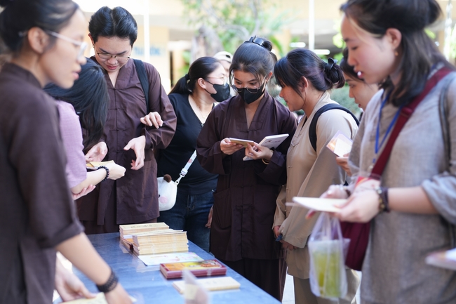 Khoá tu “Sinh viên hướng về Phật pháp” – Pháp thoại “Yêu đời đi nhé” – Đại đức Giác Minh Luật