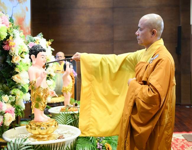 Hội Sinh Viên: Lễ Mộc dục mùa Phật đản PL.2659 – DL.2025