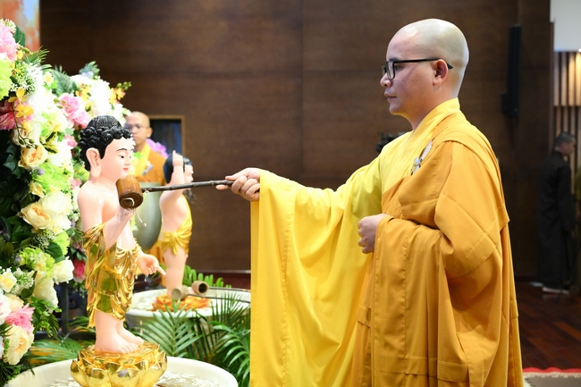 Hội Sinh Viên: Lễ Mộc dục mùa Phật đản PL.2659 – DL.2025