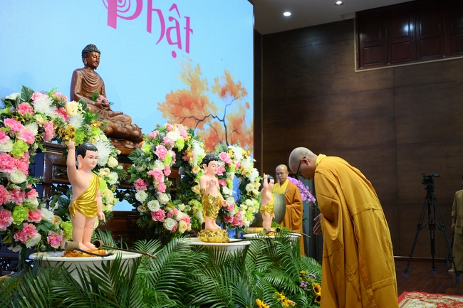 Hội Sinh Viên: Lễ Mộc dục mùa Phật đản PL.2659 – DL.2025