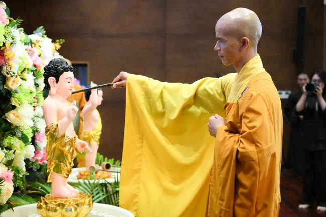 Hội Sinh Viên: Lễ Mộc dục mùa Phật đản PL.2659 – DL.2025