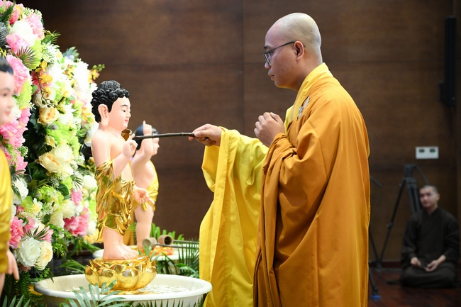 Hội Sinh Viên: Lễ Mộc dục mùa Phật đản PL.2659 – DL.2025