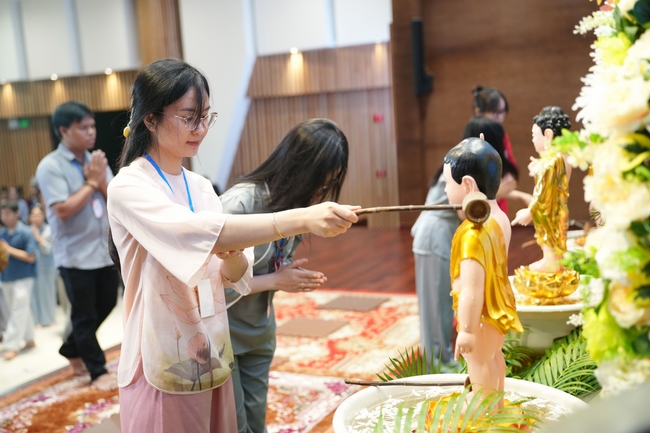 Hội Sinh Viên: Lễ Mộc dục mùa Phật đản PL.2659 – DL.2025