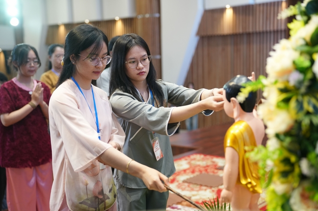 Hội Sinh Viên: Lễ Mộc dục mùa Phật đản PL.2659 – DL.2025