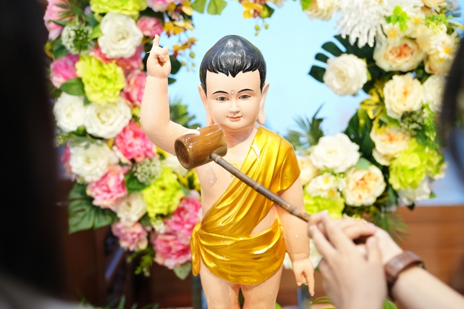 Hội Sinh Viên: Lễ Mộc dục mùa Phật đản PL.2659 – DL.2025