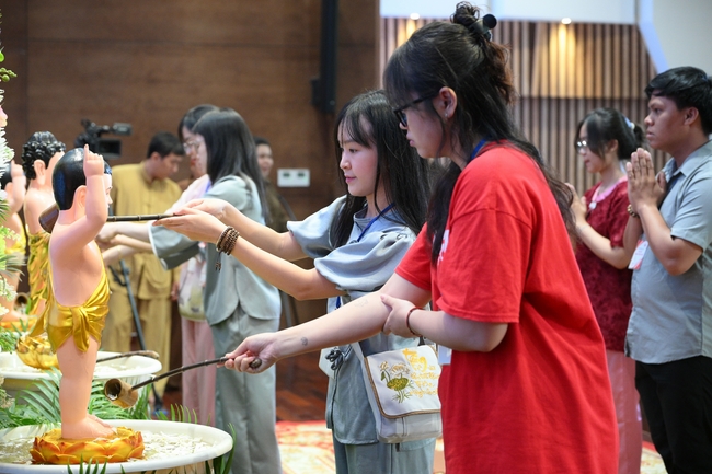 Hội Sinh Viên: Lễ Mộc dục mùa Phật đản PL.2659 – DL.2025