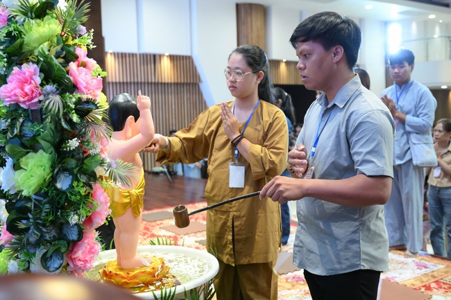 Hội Sinh Viên: Lễ Mộc dục mùa Phật đản PL.2659 – DL.2025