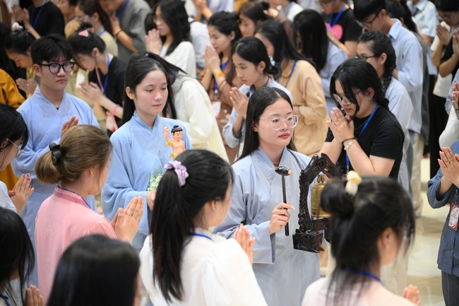 Hội Sinh Viên: Lễ Mộc dục mùa Phật đản PL.2659 – DL.2025