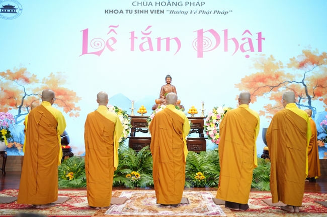 Hội Sinh Viên: Lễ Mộc dục mùa Phật đản PL.2659 – DL.2025