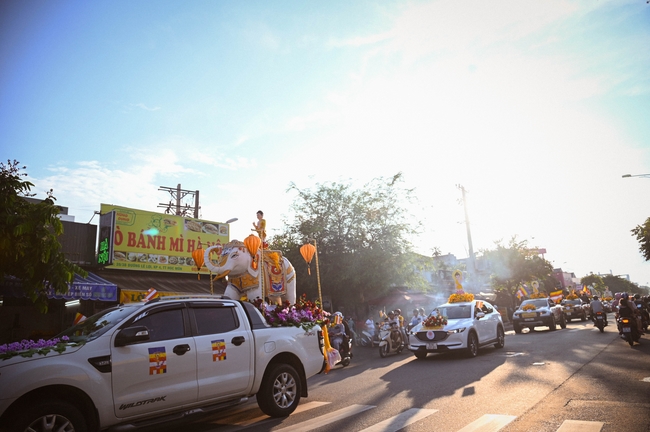 Diễu hành xe hoa kính mừng Phật đản PL.2659 – Dl.2025