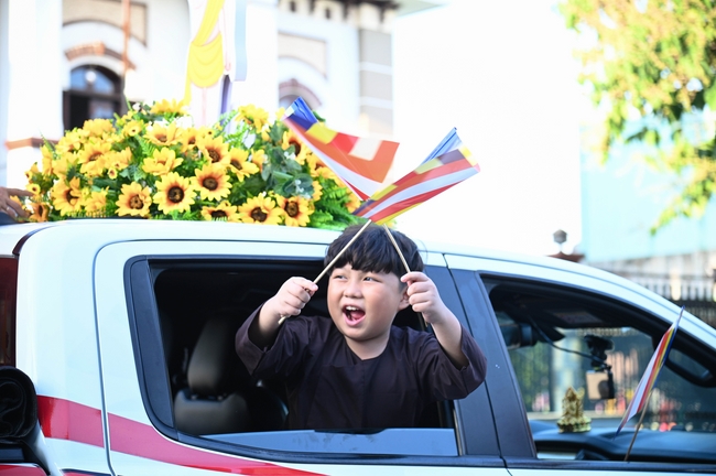 Diễu hành xe hoa kính mừng Phật đản PL.2659 – Dl.2025