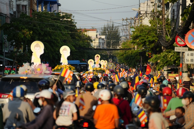 Diễu hành xe hoa kính mừng Phật đản PL.2659 – Dl.2025