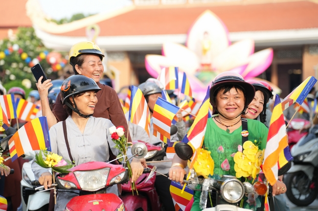 Diễu hành xe hoa kính mừng Phật đản PL.2659 – Dl.2025