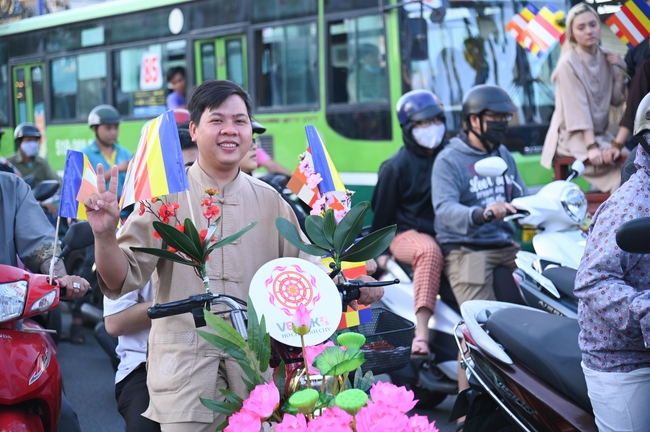 Diễu hành xe hoa kính mừng Phật đản PL.2659 – Dl.2025