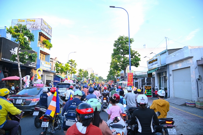 Diễu hành xe hoa kính mừng Phật đản PL.2659 – Dl.2025