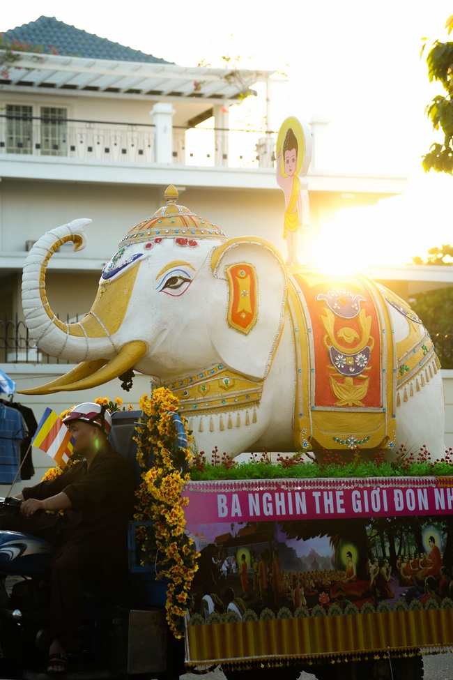 Diễu hành xe hoa kính mừng Phật đản PL.2659 – Dl.2025