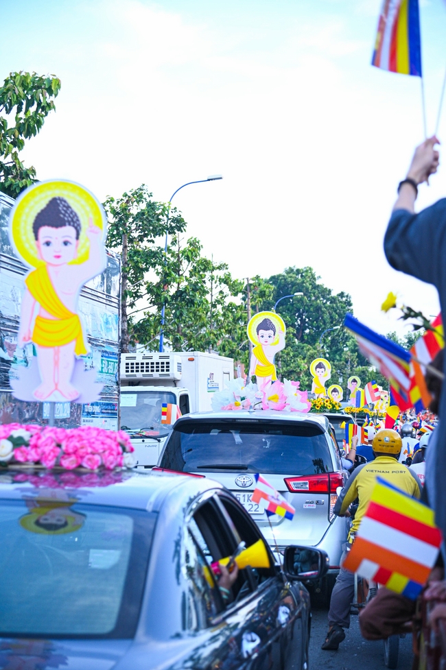 Diễu hành xe hoa kính mừng Phật đản PL.2659 – Dl.2025