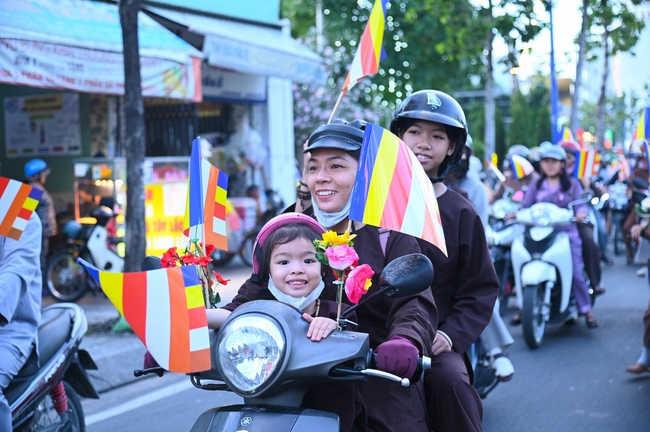 Diễu hành xe hoa kính mừng Phật đản PL.2659 – Dl.2025