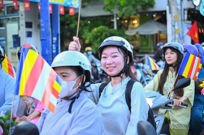 Diễu hành xe hoa kính mừng Phật đản PL.2659 – Dl.2025