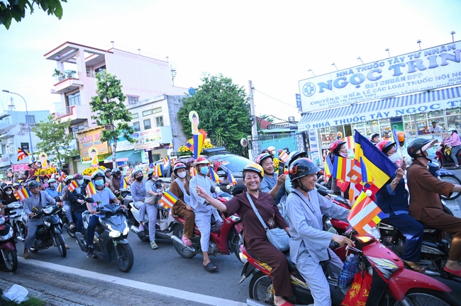 Diễu hành xe hoa kính mừng Phật đản PL.2659 – Dl.2025