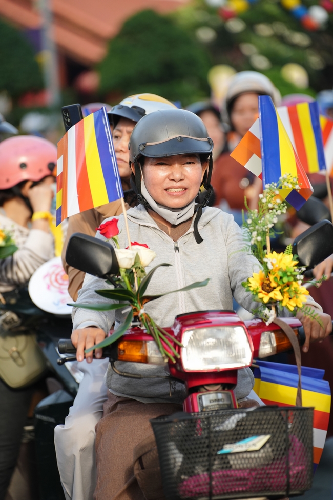 Diễu hành xe hoa kính mừng Phật đản PL.2659 – Dl.2025