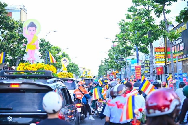 Diễu hành xe hoa kính mừng Phật đản PL.2659 – Dl.2025