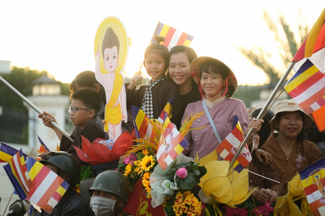 Diễu hành xe hoa kính mừng Phật đản PL.2659 – Dl.2025