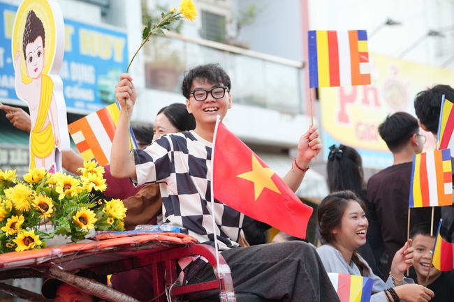 Diễu hành xe hoa kính mừng Phật đản PL.2659 – Dl.2025