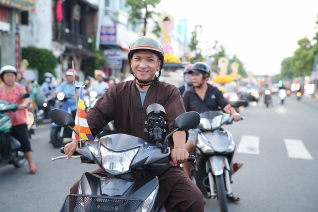 Diễu hành xe hoa kính mừng Phật đản PL.2659 – Dl.2025