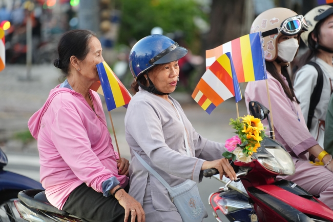 Diễu hành xe hoa kính mừng Phật đản PL.2659 – Dl.2025