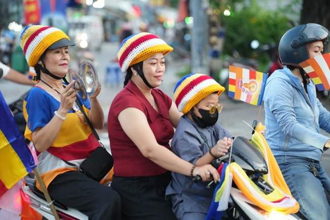 Diễu hành xe hoa kính mừng Phật đản PL.2659 – Dl.2025