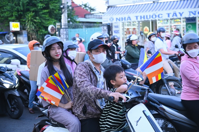 Diễu hành xe hoa kính mừng Phật đản PL.2659 – Dl.2025