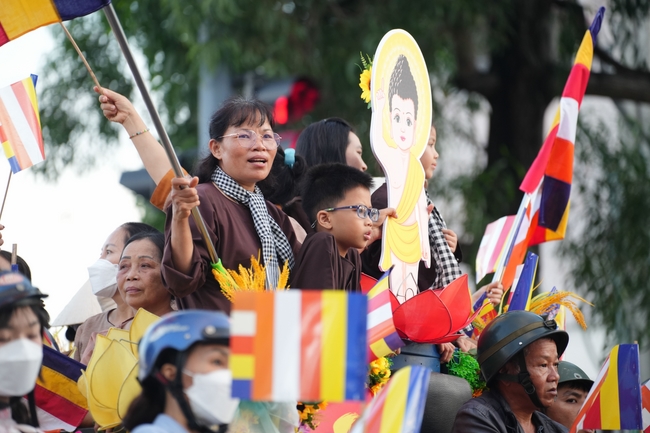 Diễu hành xe hoa kính mừng Phật đản PL.2659 – Dl.2025