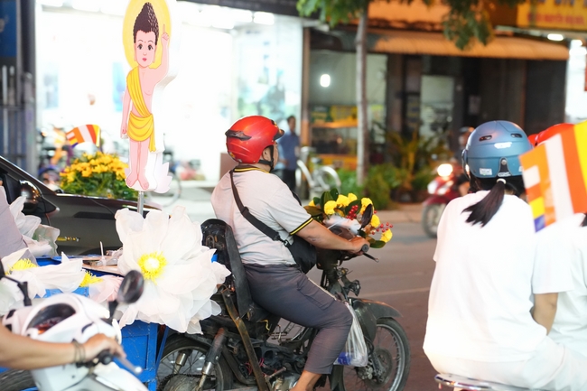 Diễu hành xe hoa kính mừng Phật đản PL.2659 – Dl.2025