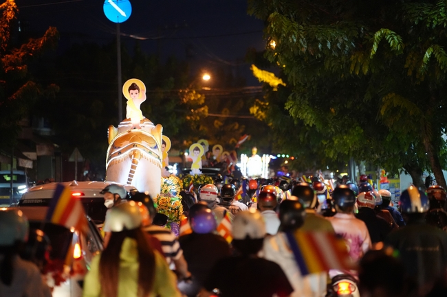 Diễu hành xe hoa kính mừng Phật đản PL.2659 – Dl.2025