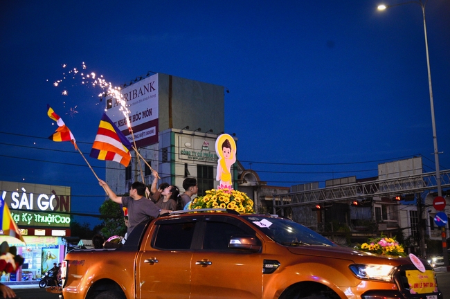 Diễu hành xe hoa kính mừng Phật đản PL.2659 – Dl.2025