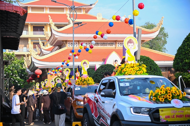 Diễu hành xe hoa kính mừng Phật đản PL.2659 – Dl.2025